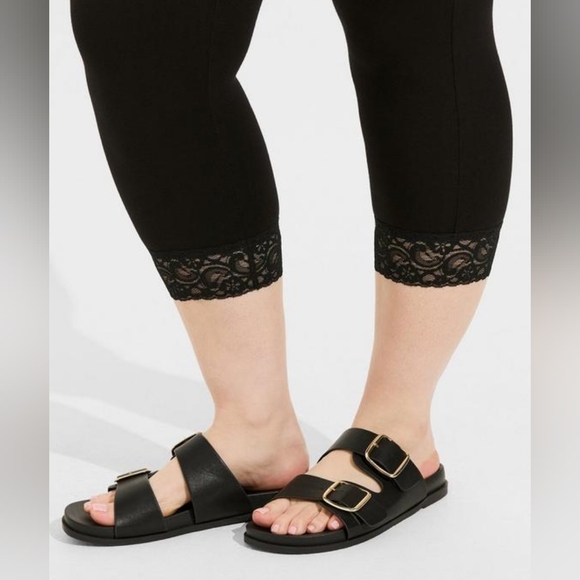 TORRID CAPRI SIGNATURE WAIST LACE TRIM LEGGING BLACK CROPPED LEGGINGS SIZE 1 - Picture 2 of 7